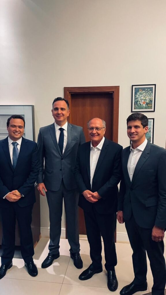 Rodrigo Pacheco Lança Candidatura ao Governo de Minas pelo PSB em Jantar com Lideranças