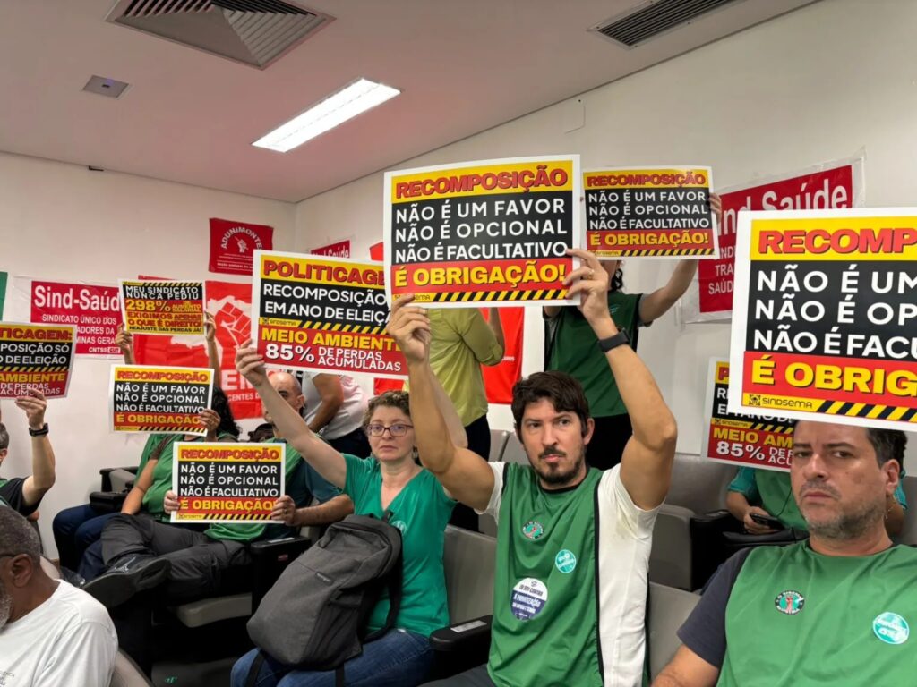 Servidores de Minas Gerais Protestam contra Reajuste Insuficiente na Saúde e Meio Ambiente Servidores de Minas Gerais Protestam contra Reajuste Insuficiente na Saúde e Meio Ambiente