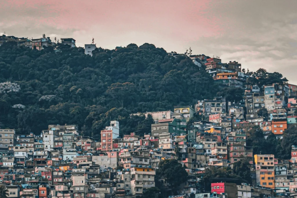 Triplica Ocupação de Áreas de Risco de Deslizamento no Brasil em Três Décadas