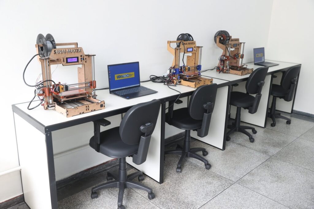 Uberlândia Oferece 810 Vagas em Cursos Gratuitos de Tecnologia e Inovação para Jovens e Idosos