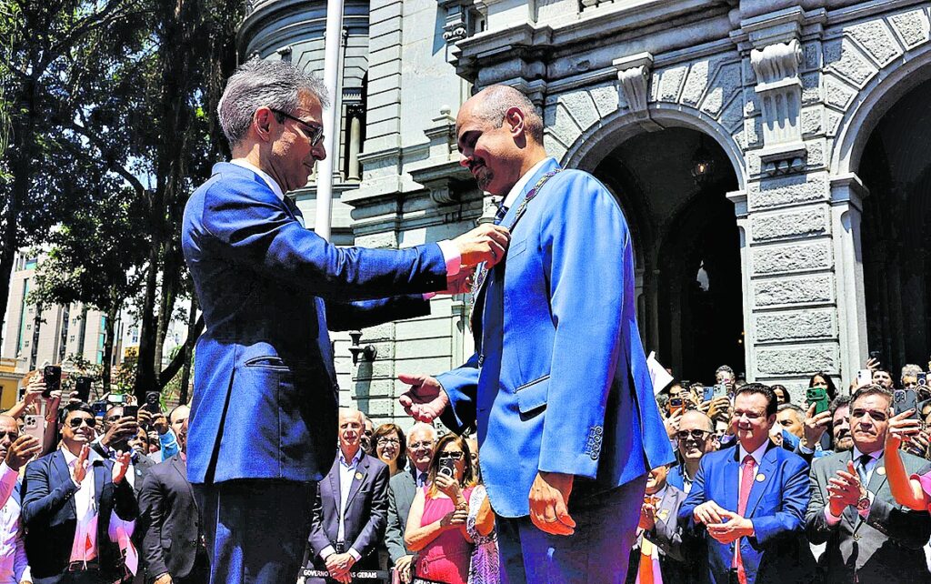 Vice-Governador Mateus Simões Assume Governo de Minas com Desafios e Olho nas Eleições