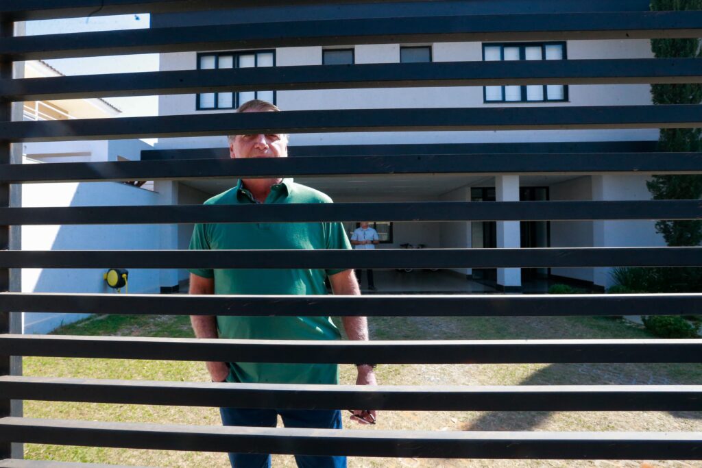 Visitas a Bolsonaro na Papudinha: O movimento político em meio à prisão domiciliar