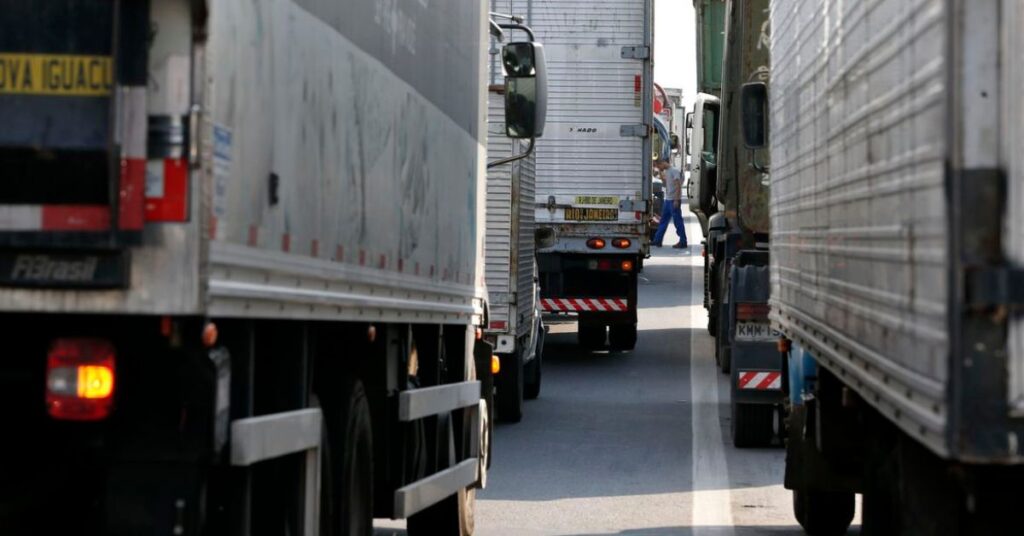 Volume de Serviços em Minas Gerais Cai 1,5% em Janeiro: Transporte e Desafios Econômicos