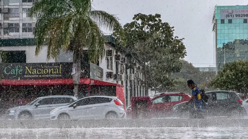 Alerta Amarelo para Tempestades Afeta Mais de 500 Cidades em Minas Gerais