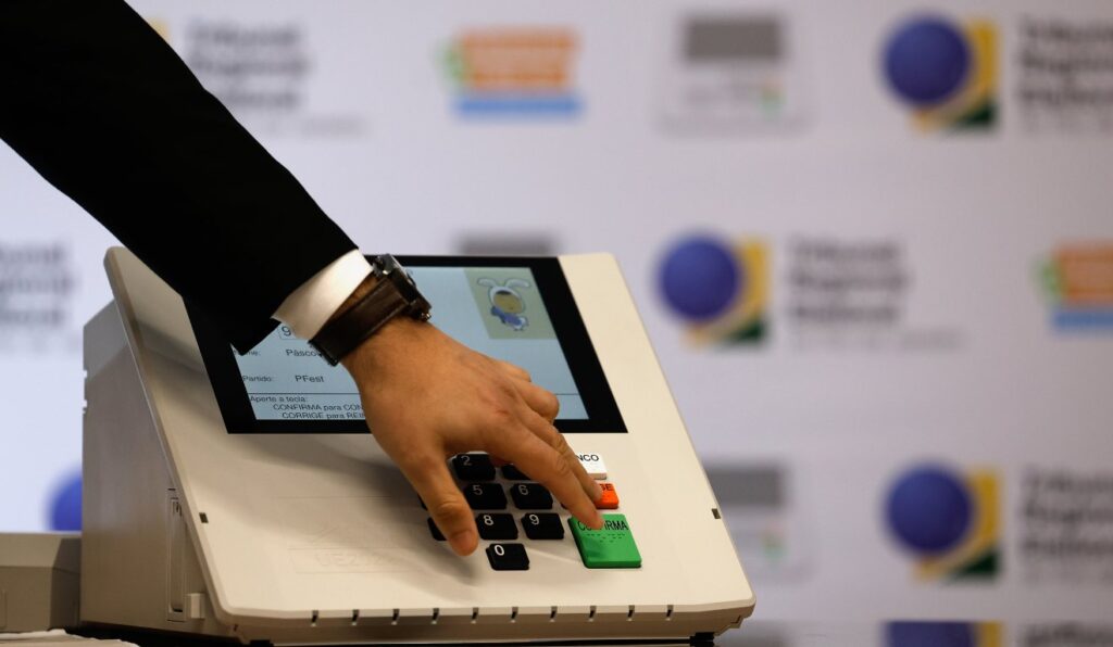 Cenário Eleitoral: Favoritos nos Maiores Colégios Eleitorais do Brasil em 2026