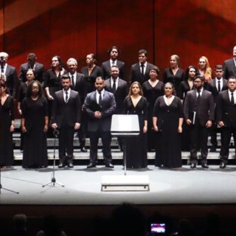 Coral Lírico de Minas Gerais Apresenta Repertório Sacro Europeu em Belo Horizonte Coral Lírico de Minas Gerais Apresenta Repertório Sacro Europeu em Belo Horizonte