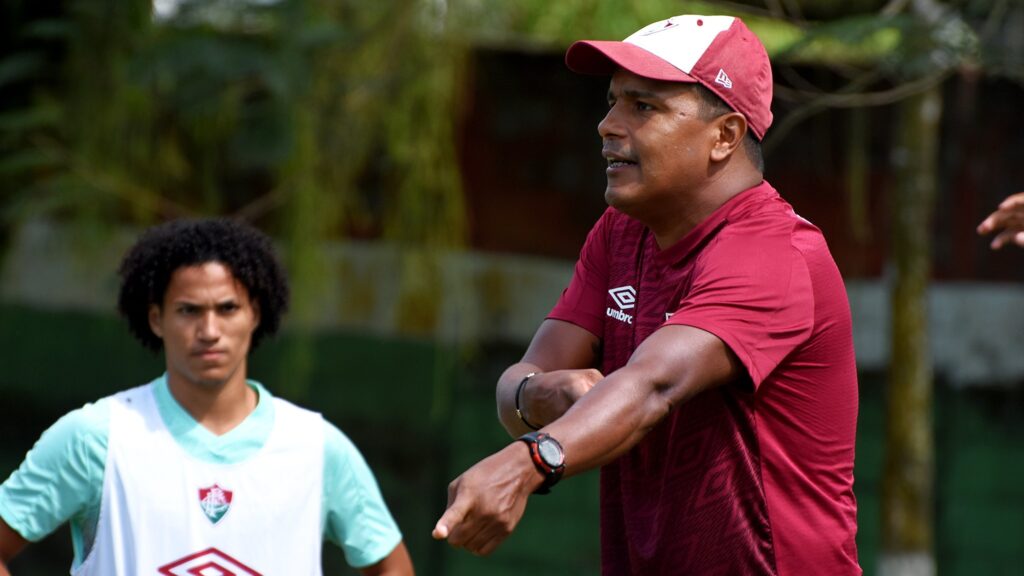 Ex-Zagueiro de Grandes Clubes se Torna Técnico na Segunda Divisão Mineira Ex-Zagueiro de Grandes Clubes se Torna Técnico na Segunda Divisão Mineira