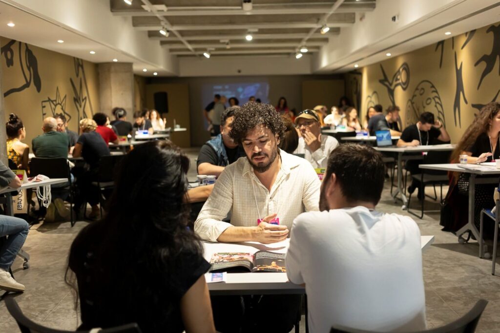 Festival de Curitiba: Vitrine de Oportunidades para o Cenário Cultural Festival de Curitiba: Vitrine de Oportunidades para o Cenário Cultural