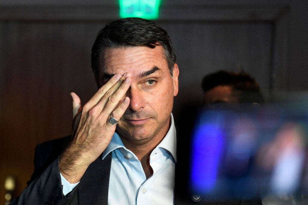 Flávio Bolsonaro Afirma que Moraes Desequilibrará Eleições de 2026 a Partir do STF