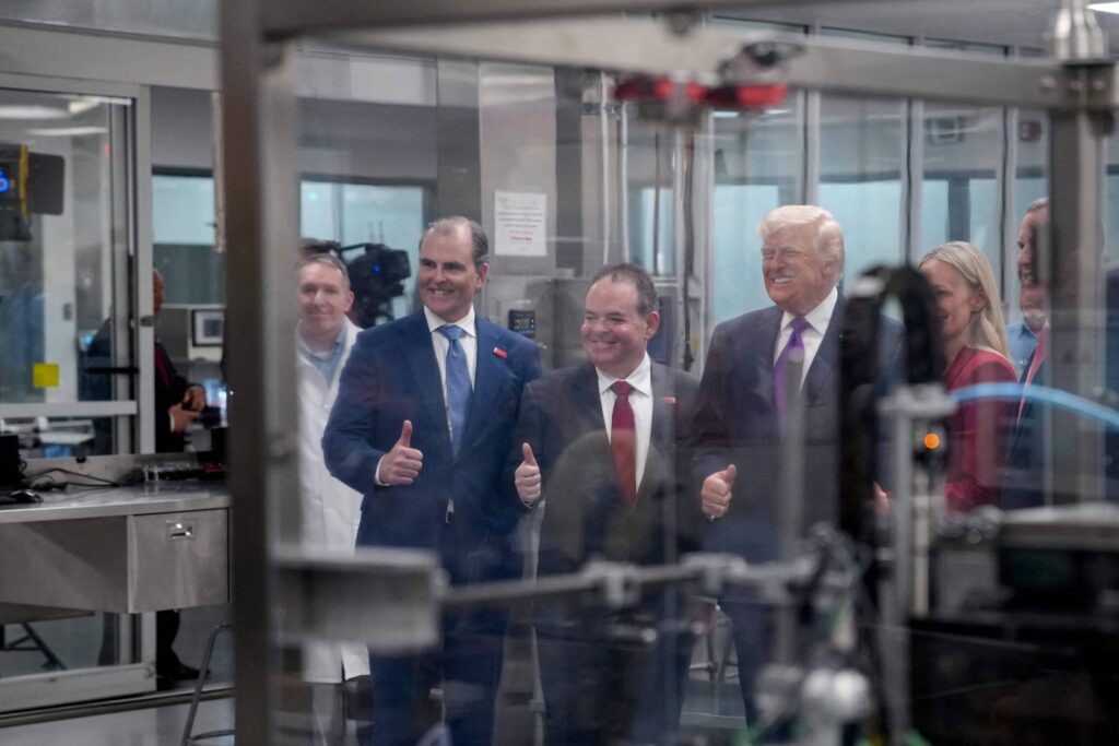 Governo dos EUA Impõe Tarifas sobre Produtos Farmacêuticos e Ajusta Taxas de Metais