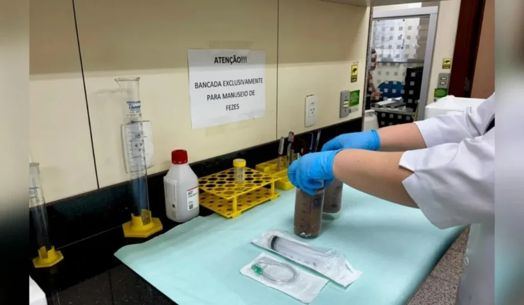 Hospital em MG Busca Voluntários para Doação de Fezes em Transplante de Microbiota