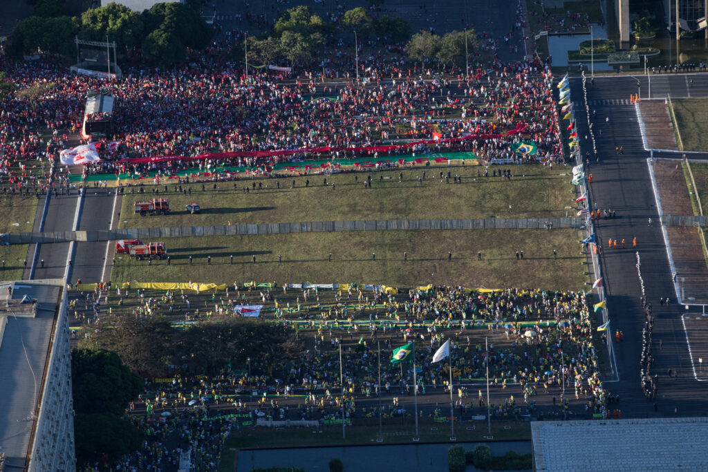 Impeachment de Dilma: A Polarização Política e o Fortalecimento do Centrão