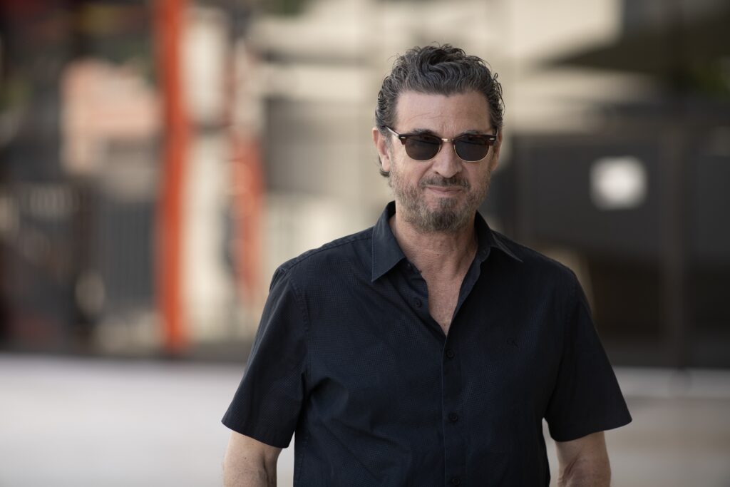 Julio Medem Reflete Sobre Traumas Políticos da Espanha e Condena a Ascensão da Extrema Direita