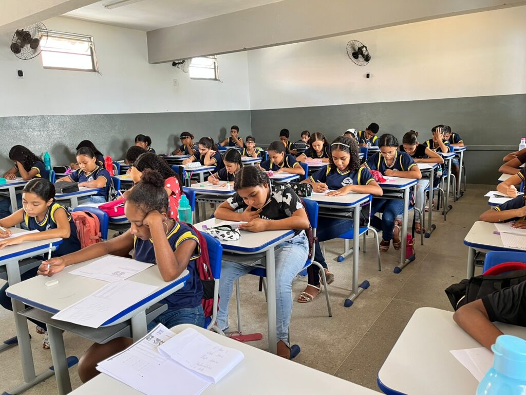 Leilão de 95 Escolas em Minas Gerais: Privatização da Educação em Foco