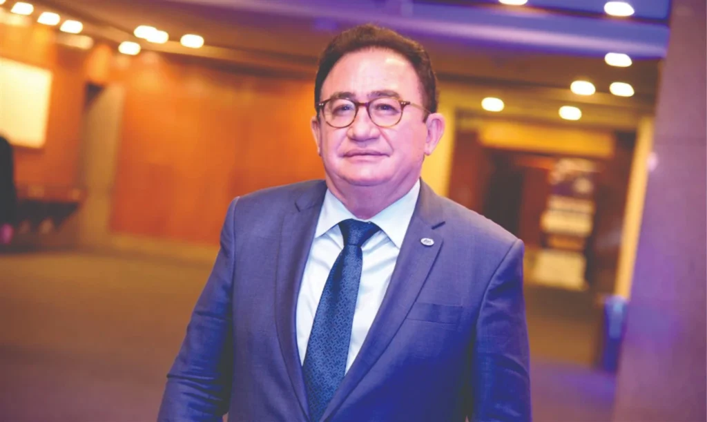 Manoel Linhares Recebe Título de Cidadão Honorário em Minas Gerais