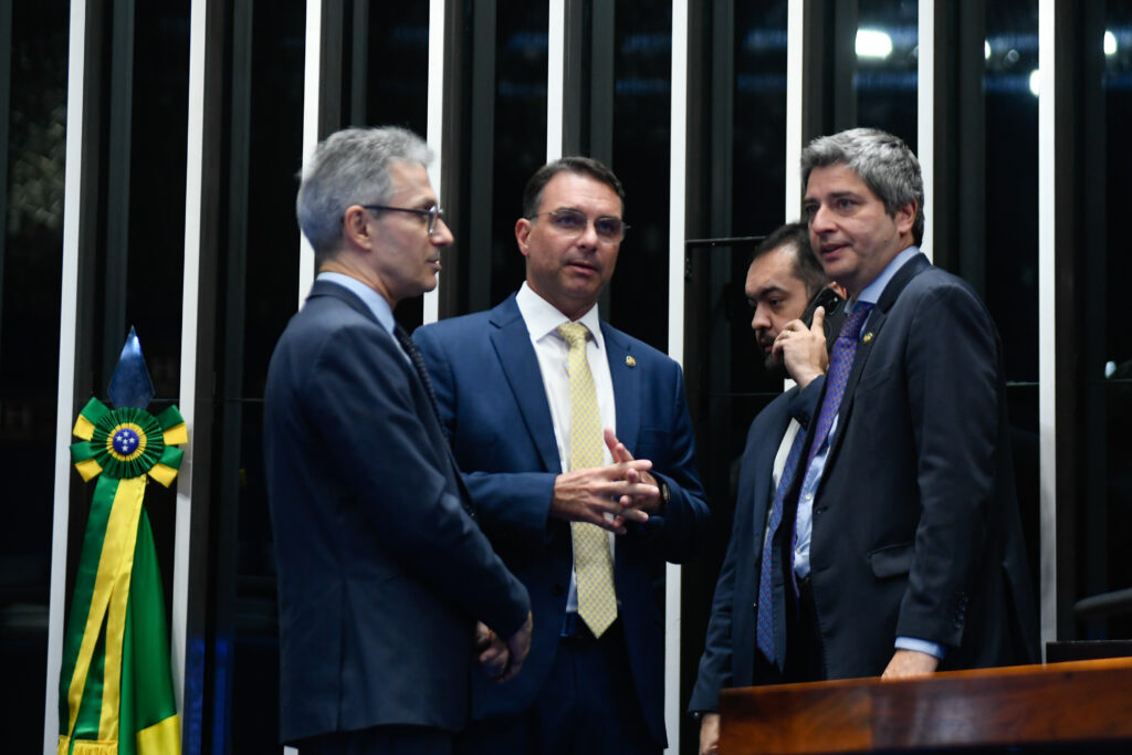 Minas Gerais e o Impacto de Zema na Eleição de Flávio Bolsonaro