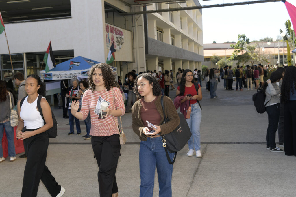 Pesquisa Simultânea Revela Perfil Socioeconômico e Cultural dos Estudantes das Universidades Federais Pesquisa Simultânea Revela Perfil Socioeconômico e Cultural dos Estudantes das Universidades Federai