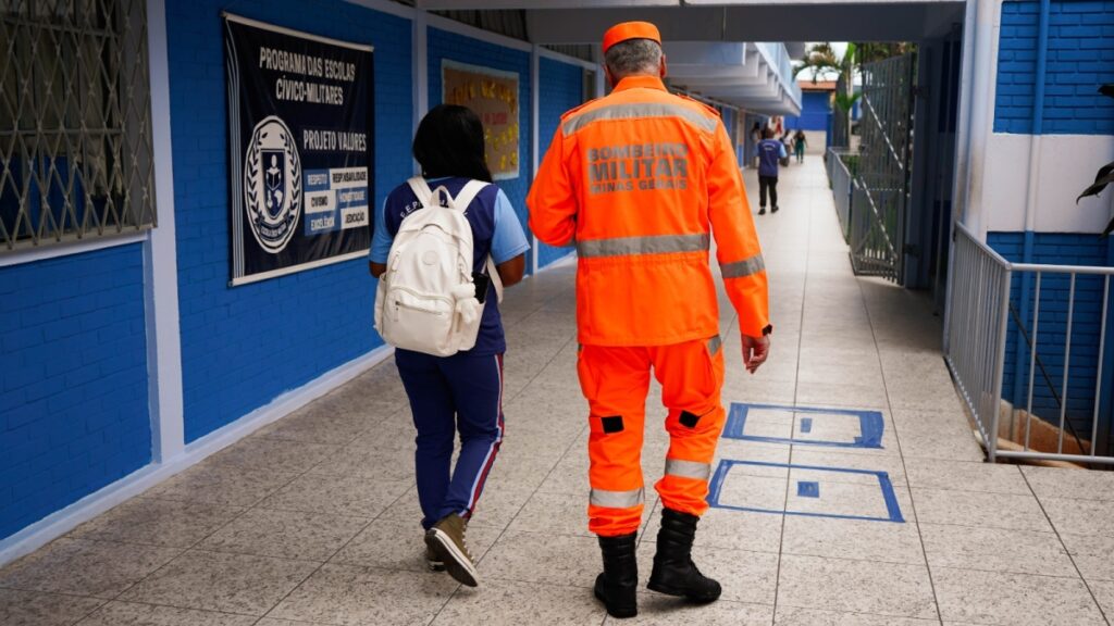 Plano de Escolas Cívico-Militares de Simões é Considerado Eleitoreiro pela Oposição Plano de Escolas Cívico-Militares de Simões é Considerado Eleitoreiro pela Oposição