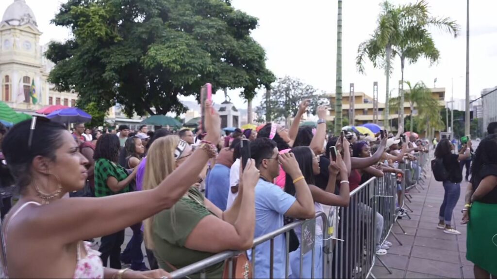 Praça da Estação: Evento de Páscoa Gospel Atrai Fiéis e Turistas em BH