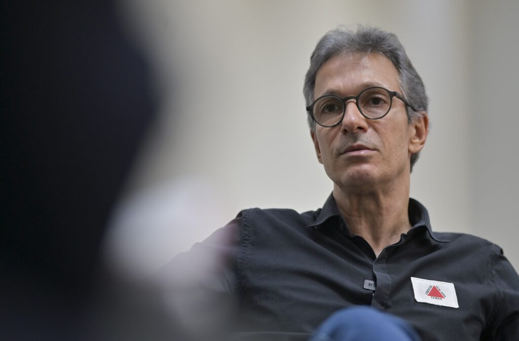 Queda na Aprovação de Zema em Minas Gerais: Impacto de Conflitos com o STF