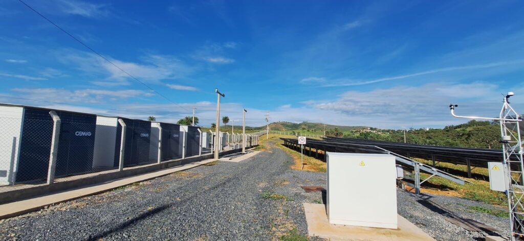 Queda nos preços das baterias impulsiona domínio de sistemas elétricos ao redor do mundo