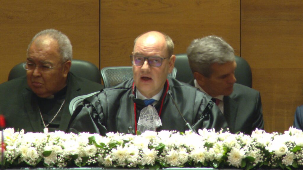 Ricardo Couto Enfrenta Pressões para Auditoria na Herança de Castro e Debate Poderes com Fachin