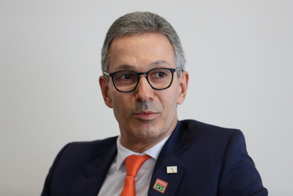 Romeu Zema se Movimenta em Santa Catarina: Estratégia para Vice de Flávio Bolsonaro