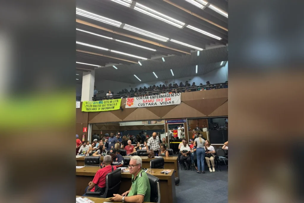 Servidores da Saúde Protestam Contra Cortes no Samu em Belo Horizonte