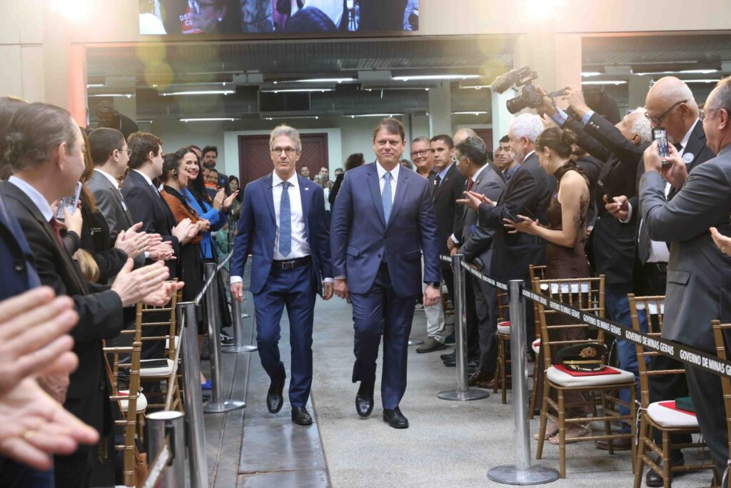 Tarcísio Critica Polarização e Elogia Zema em Minas Gerais