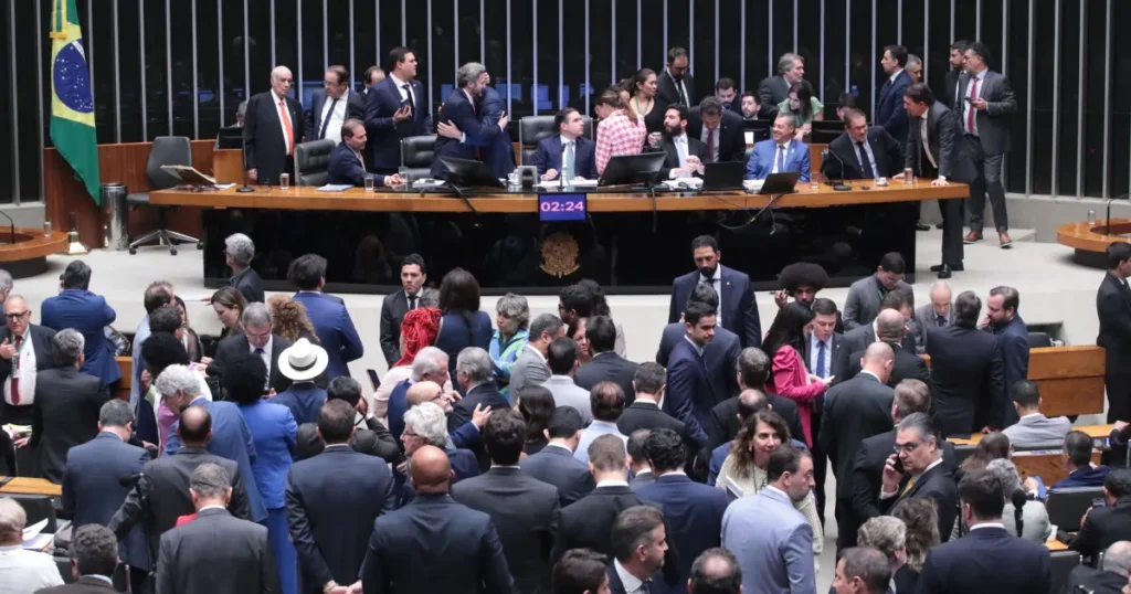 Trocas Partidárias na Câmara Superam 20% e Atraem Olhares para 2024