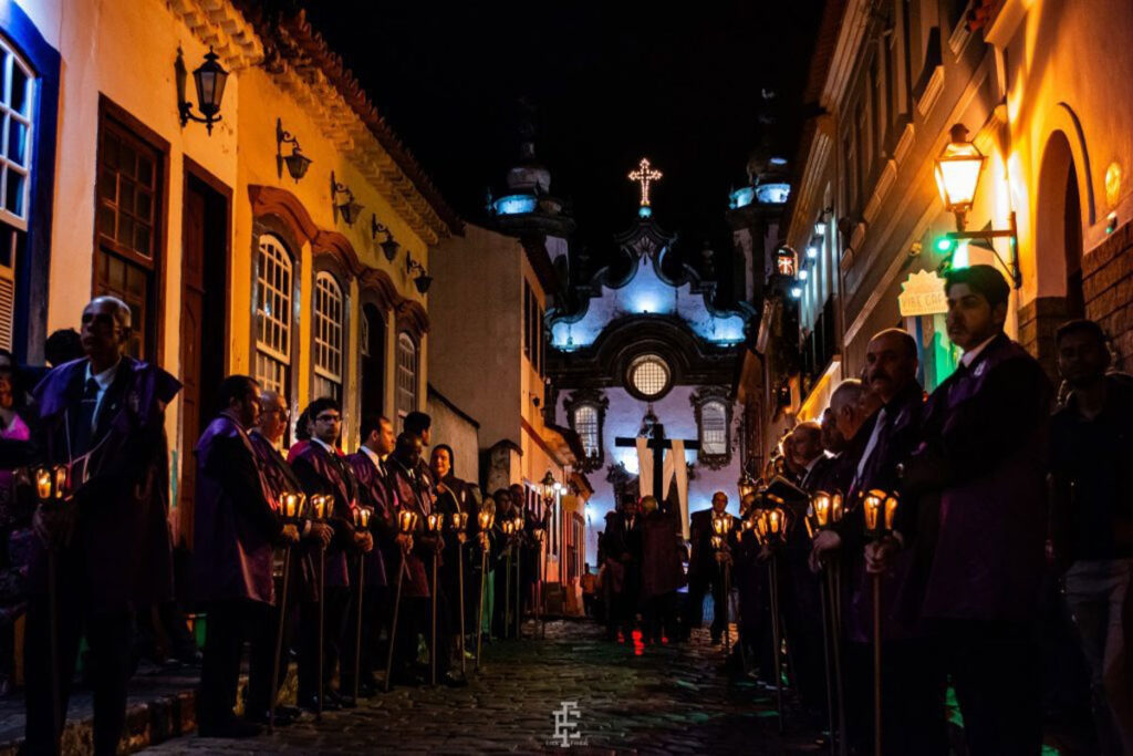 Via Sacra em Minas Gerais: A Conexão Entre Fé, Arte e Tradição na Semana Santa Via Sacra em Minas Gerais: A Conexão Entre Fé, Arte e Tradição na Semana Santa