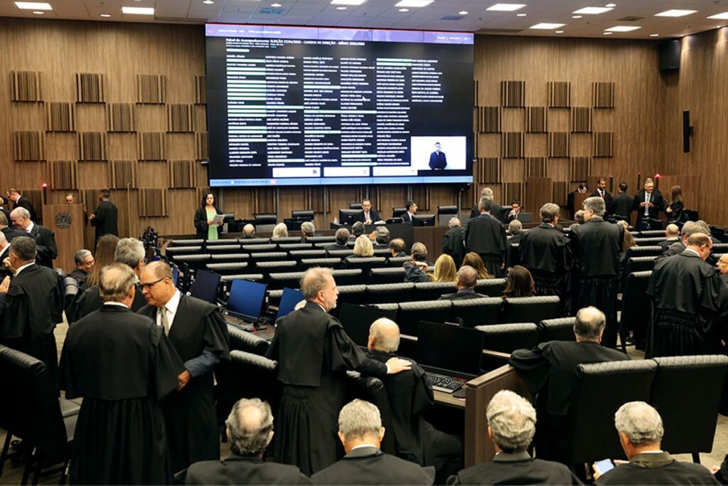 Vicente de Oliveira Silva Assume Presidência do TJMG com Ampla Vitória