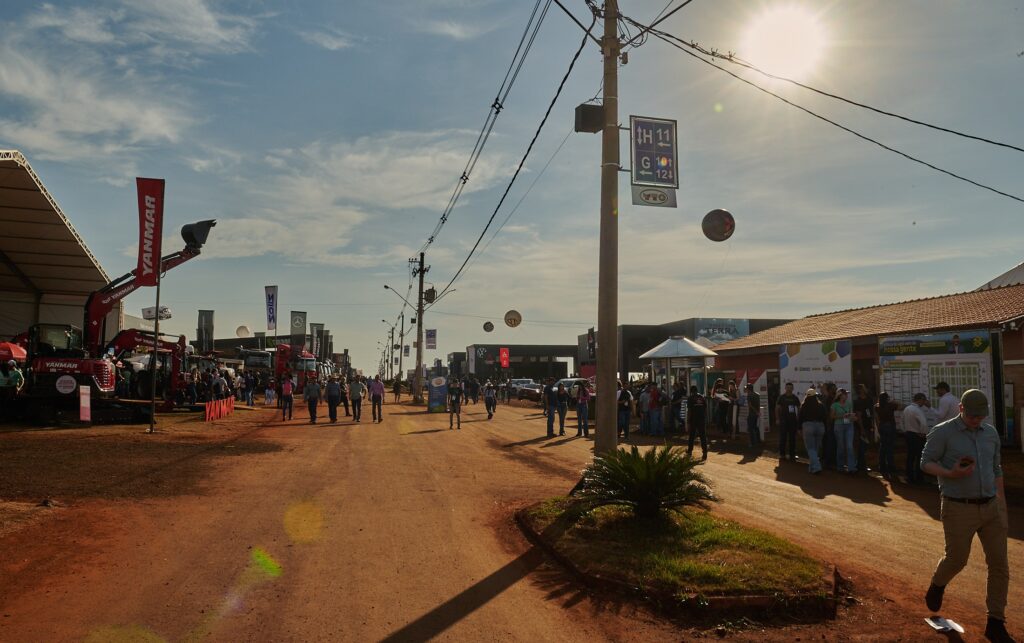 Agrishow 2026: Queda de 22% nos Negócios em Meio a Crise no Setor Agrícola