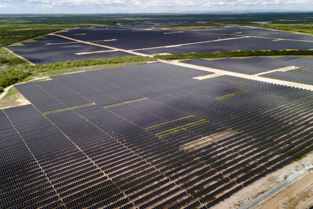 Atlas Defende Exigência de Baterias em Novos Parques Solares para Evitar Cortes de Energia