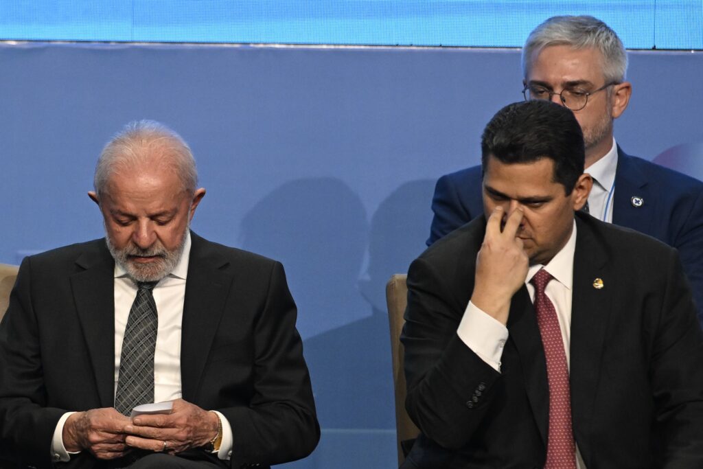 Lula Orienta Sua Equipe a Evitar Conflitos com Alcolumbre Enquanto Adota Postura Agressiva na Campan