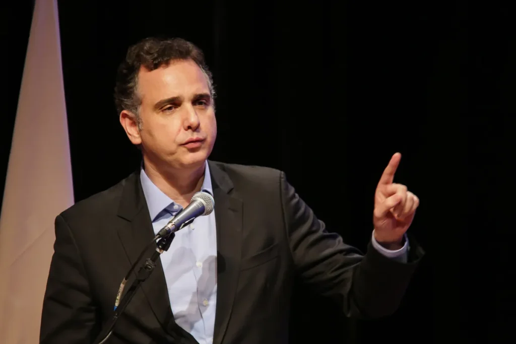 Pacheco Desiste de Candidatura em Minas: Impactos na Estratégia do PT para 2026
