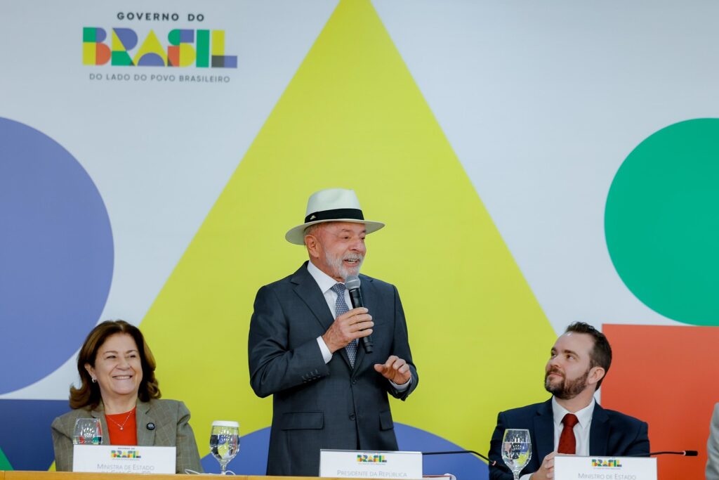 Pesquisa Quaest: 52% dos Eleitores Reprovam Lula em 10 Estados