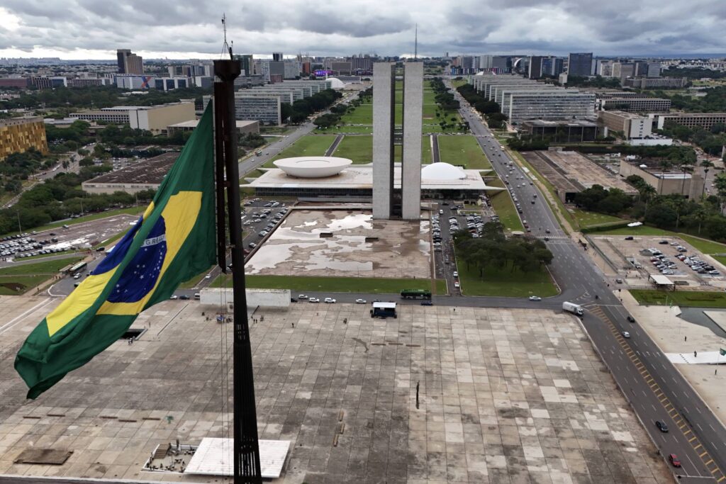 Renda Média no DF: Superior ao Dobro da de 14 Estados Brasileiros em 2025
