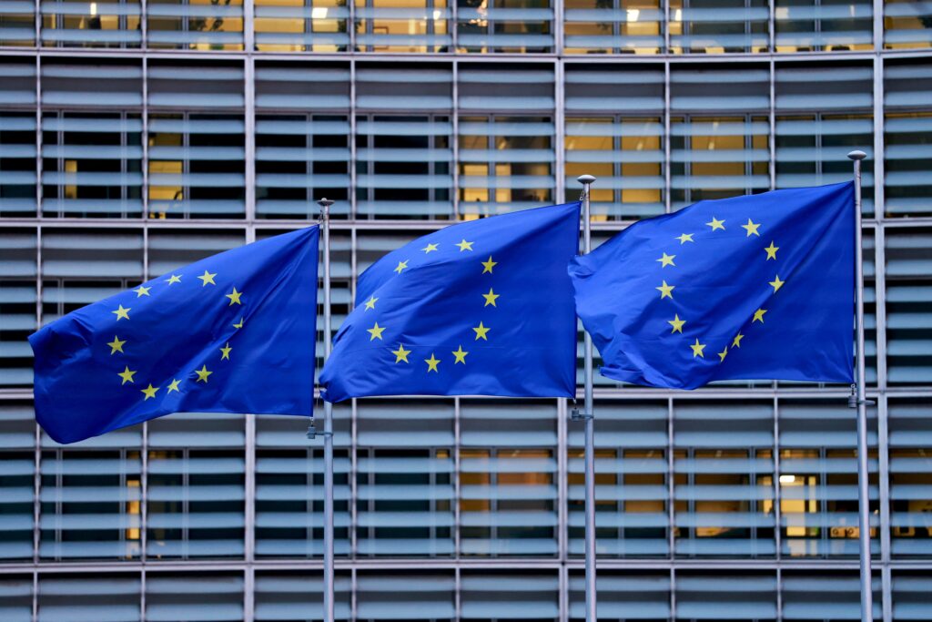 União Europeia Pretende Eliminar Tecnologia Chinesa e Custos Podem Ultrapassar US$ 400 Bilhões