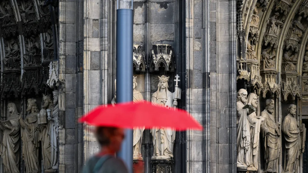 Onda de Calor Recorde Avança para o Leste Europeu e Atinge a Hungria com Temperaturas Extremos