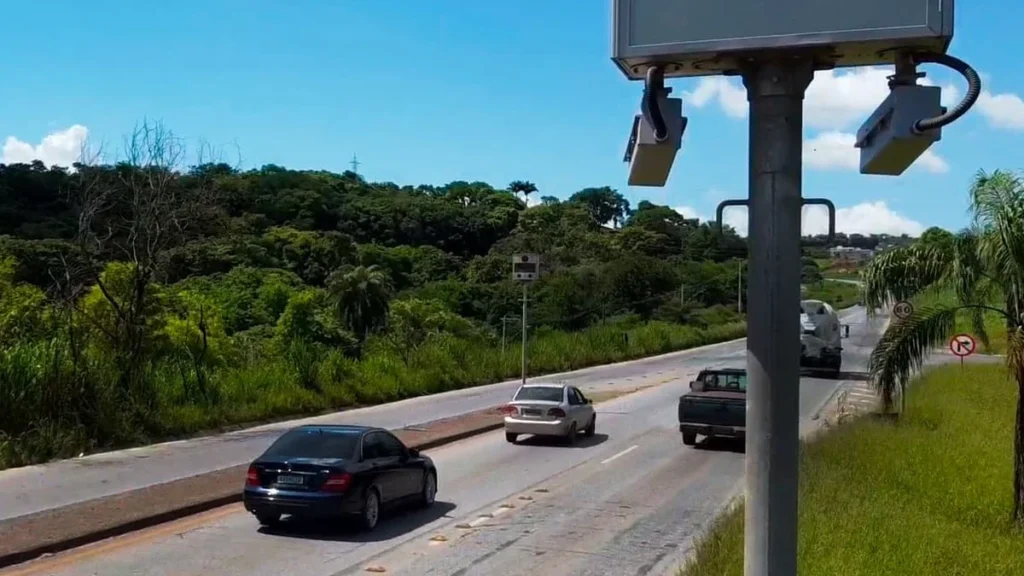 Nova geração de radares inteligentes chega às rodovias mineiras para revolucionar a segurança Nova geração de radares inteligentes chega às rodovias mineiras para revolucionar a segurança