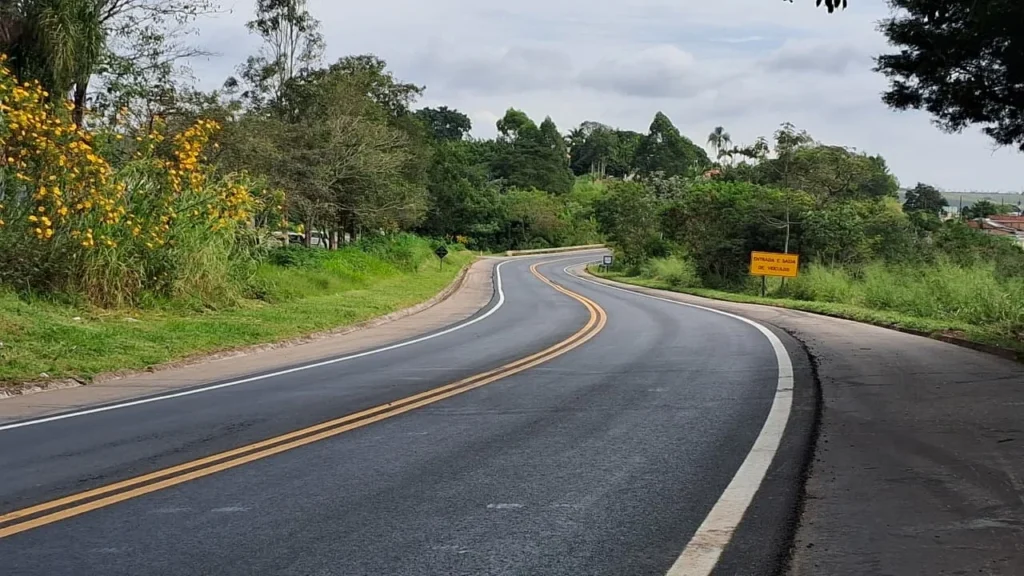 Infraestrutura Sustentável em Minas: Tecnologia com Garrafa PET Revoluciona Pavimento na BR-459 Infraestrutura Sustentável em Minas: Tecnologia com Garrafa PET Revoluciona Pavimento na BR-459