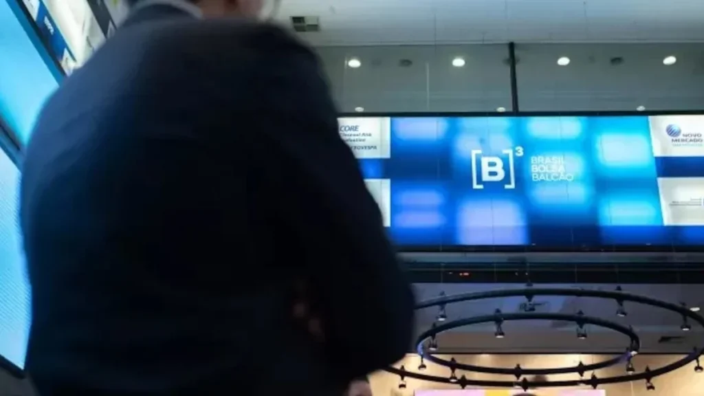 Ibovespa fecha em alta com ações do Santander disparando 13% e perdas na Brava Energia