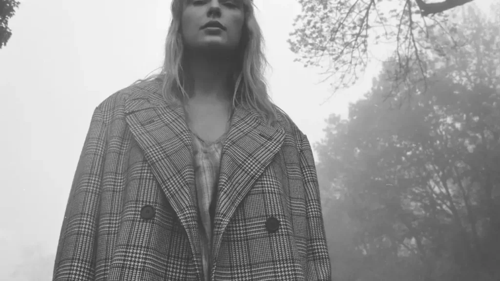 Seis anos de "Folklore", de Taylor Swift: as 6 faixas que marcaram uma década