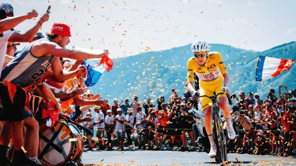 Pogačar Enfrenta Vaias e Responde com Motivação no Tour de France Pogačar Enfrenta Vaias e Responde com Motivação no Tour de France