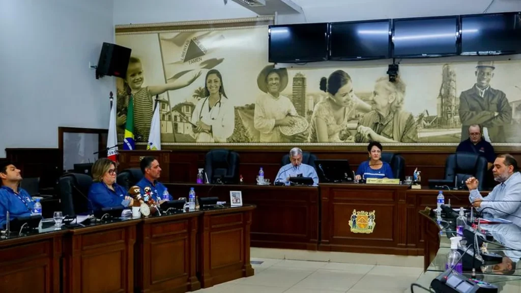 Uberaba aprova projetos para atrair R$ 8 bilhões em energia limpa Uberaba aprova projetos para atrair R$ 8 bilhões em energia limpa