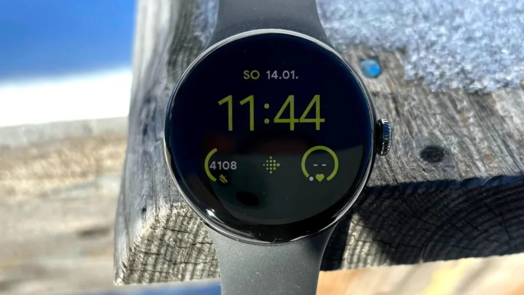 Aplicativo inteligente para Pixel Watch transforma relógio em radar de voos em tempo real